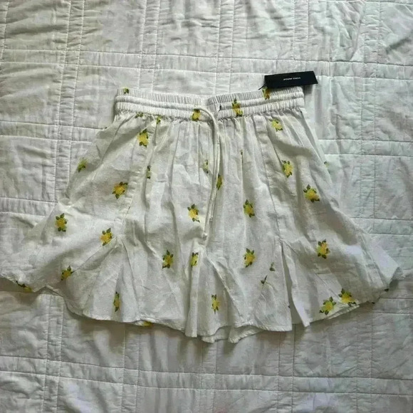 Vero Moda Dresses & Skirts - White floral mini skirt Vero Moda women’s large cottagecore summer romantic